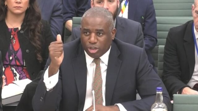 David Lammy dice que el Reino Unido "no realizará pagos en efectivo ni transferencias al Caribe" para disculparse por la esclavitud a pesar de la demanda de billones de libras de las naciones como reparación.
