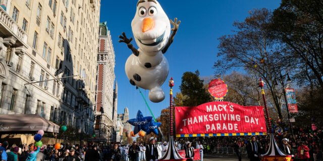 Desfile del Día de Acción de Gracias de Macy's 2024: ¡Lista completa de artistas e invitados famosos! | Desfile del Día de Acción de Gracias de Macy's 2024, Día de Acción de Gracias de 2024, Desfile del Día de Acción de Gracias de Macy's, Día de Acción de Gracias | Solo Jared: noticias y chismes de celebridades
