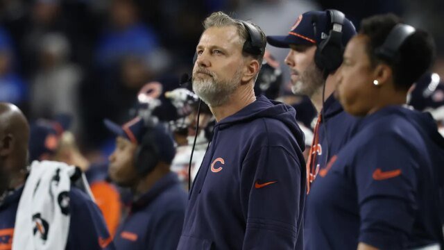 Los Bears despiden al entrenador en jefe Matt Eberflus después de la derrota del Día de Acción de Gracias en el primer despido a mitad de temporada
