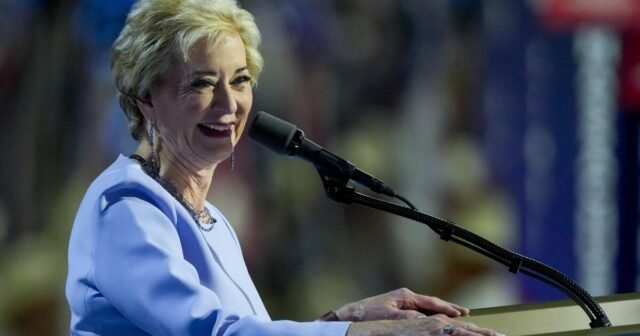 Trump elige a la magnate pro-lucha Linda McMahon para secretaria de Educación
