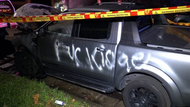 Un segundo hombre es acusado de vandalismo contra Israel en un suburbio de élite de Sydney después de que más de 10 automóviles y negocios fueran atacados
