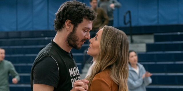 Adam Brody habla sobre el cronograma de la segunda temporada de 'Nobody Wants This' y comparte lo que sabe sobre los nuevos episodios | Adam Brody, Netflix, Nadie quiere esto, Televisión | Solo Jared: noticias y chismes de celebridades
