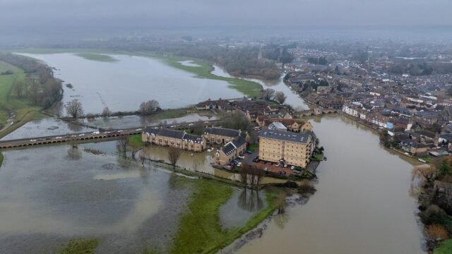 Clima en el Reino Unido: Met Office emite tres advertencias meteorológicas para los próximos días, ya que los mapas muestran qué áreas serán las más afectadas por 42 horas de aguaceros en medio de crecientes riesgos de inundaciones
