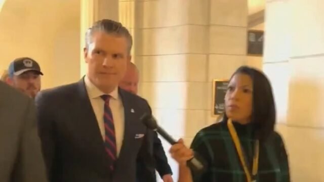 El brutal desprecio de Pete Hegseth al reportero de Fox News por afirmar que estaba borracho en el trabajo
