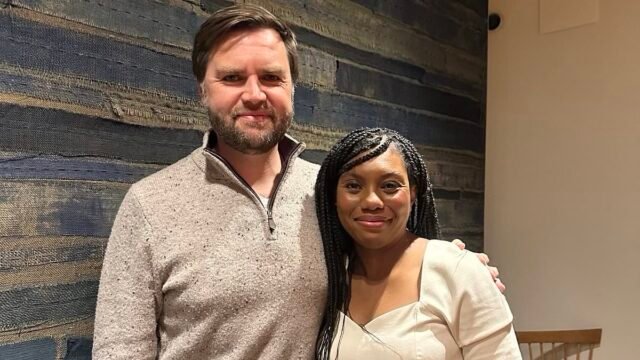 Kemi Badenoch mantiene conversaciones con el vicepresidente de Donald Trump, JD Vance, en un intento por estrechar lazos
