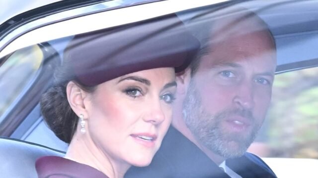 La Princesa de Gales regresa a sus funciones oficiales después del tratamiento contra el cáncer y se une al Príncipe William en la ceremonia de bienvenida a la visita de Estado del Emir de Qatar.
