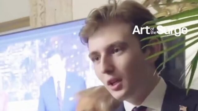 La voz de Barron Trump se escucha por primera vez desde que era un niño pequeño cuando el padre Don le pregunta a Dana White: "¿Podemos convertirlo en un luchador?"
