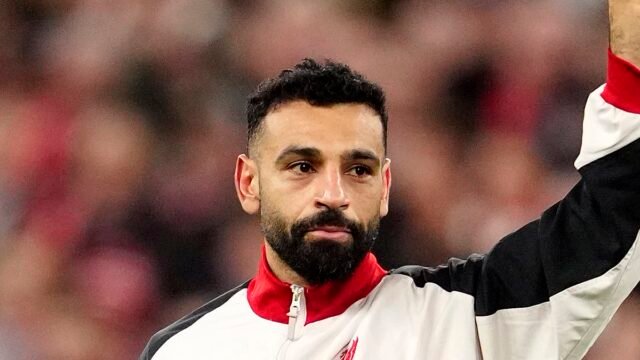 Mohamed Salah está "abierto a un nuevo acuerdo a corto plazo" con el Liverpool... a pesar de estar "cada vez más frustrado" por el manejo de las negociaciones contractuales por parte de los Rojos
