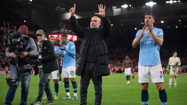 Pep Guardiola afirma que José Mourinho quiere que el Manchester City sea RELEGADO... mientras responde a su rival después de que el portugués insinuara que ganaría sus títulos de la Premier League "de manera justa"
