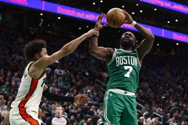 Se nota el crecimiento de Jaylen Brown como creador de juego, especialmente cuando Jayson Tatum está fuera
