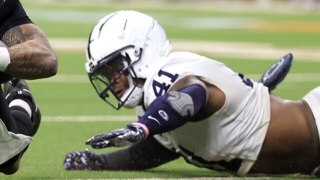 Un jugador de Penn State fue visto vomitando en el césped durante el juego del Campeonato Big Ten contra Oregon
